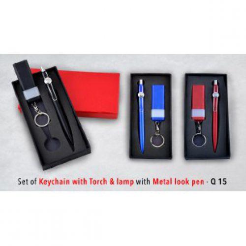 SET OF KEYCHAIN WITH TORCH & LAMP WITH METAL LOOK PEN Q15 